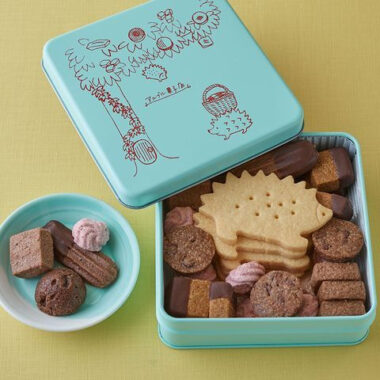 Bulk cookie and chocolate tin packaging