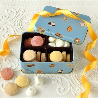 Bulk cookie and chocolate tin packaging