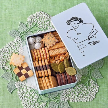 Bulk cookie and chocolate tin packaging