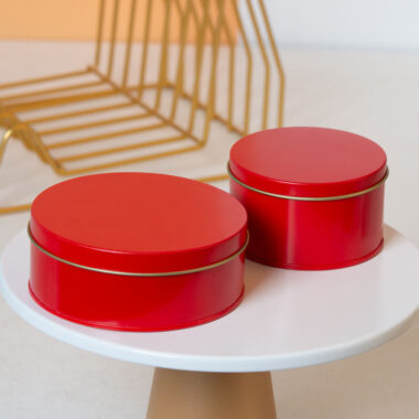 Round Tin Box with Lid for Candy and Chocolate Gifts